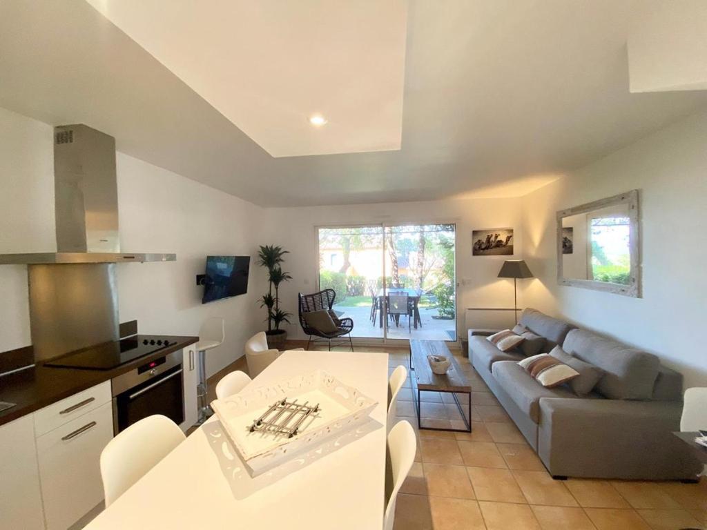 Villa Vue Mer Donnant Sur Le Golfe De St Tropez, 2 Chambres, 6 Pers, Piscine Commune Saint-Tropez Ngoại thất bức ảnh